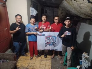 Penyerahan bantuan kepada member Calsic yang menjadi korban kebakaran