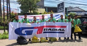 Giat peduli bumi , pembersihan sampah plastik di lokasi rakerda